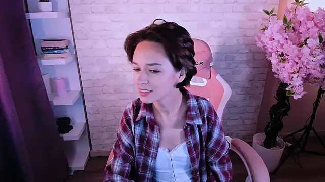 Snapshot of VivianLy_ chatting on September 23, 2025, 11:06 am VivianLy  online show from September 23, 2025, 11:06 am