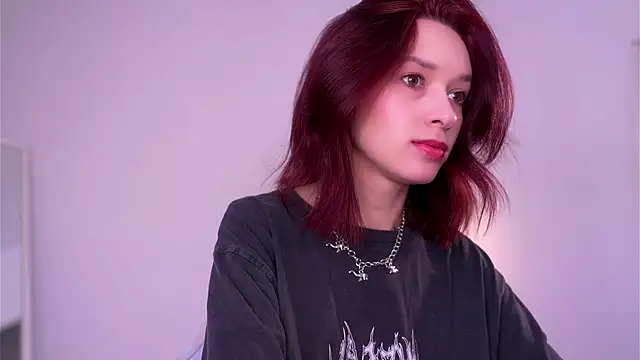 Snapshot of VivianLy_ chatting on March 18, 2025, 8:17 am VivianLy  online show from March 18, 2025, 8:17 am