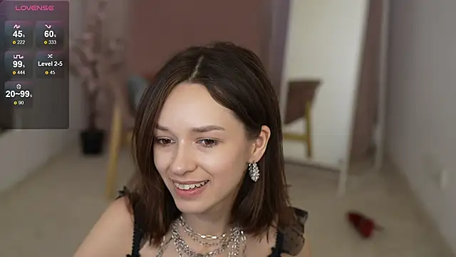 Snapshot of VivianLy_ chatting on January 3, 2025, 11:14 am VivianLy  online show from January 3, 2025, 11:14 am