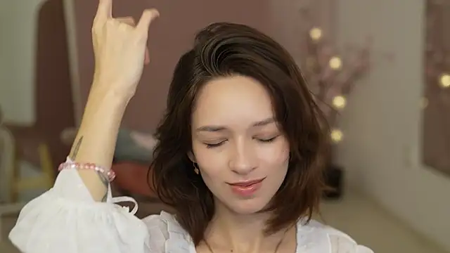 Snapshot of VivianLy_ chatting on December 3, 2024, 7:38 am VivianLy  online show from December 3, 2024, 7:38 am