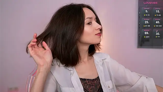 Snapshot of VivianLy_ chatting on February 15, 2025, 9:27 am VivianLy  online show from February 15, 2025, 9:27 am