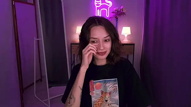 Snapshot of VivianLy_ chatting on February 14, 2025, 9:55 am VivianLy  online show from February 14, 2025, 9:55 am