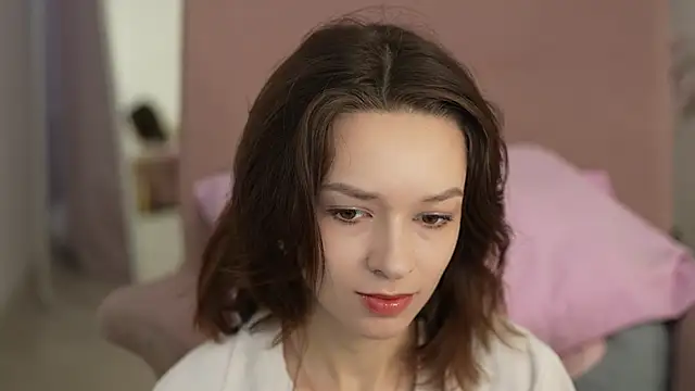 Snapshot of VivianLy_ chatting on January 19, 2025, 7:36 am VivianLy  online show from January 19, 2025, 7:36 am