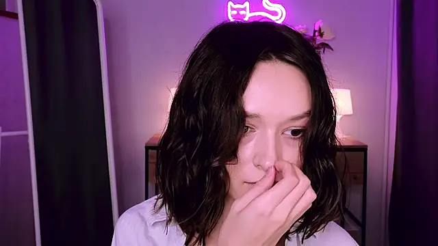 Snapshot of VivianLy_ chatting on February 2, 2025, 12:35 pm VivianLy  online show from February 2, 2025, 12:35 pm