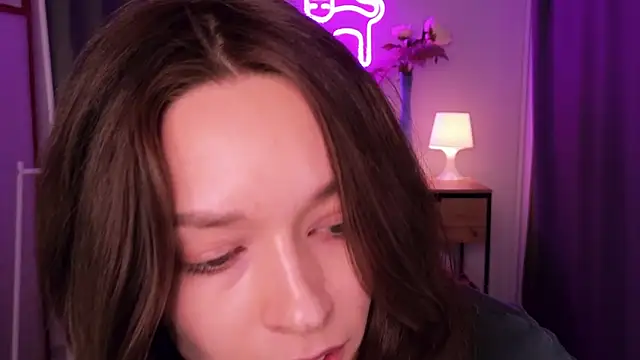 Snapshot of VivianLy_ chatting on February 16, 2025, 12:32 pm VivianLy  online show from February 16, 2025, 12:32 pm