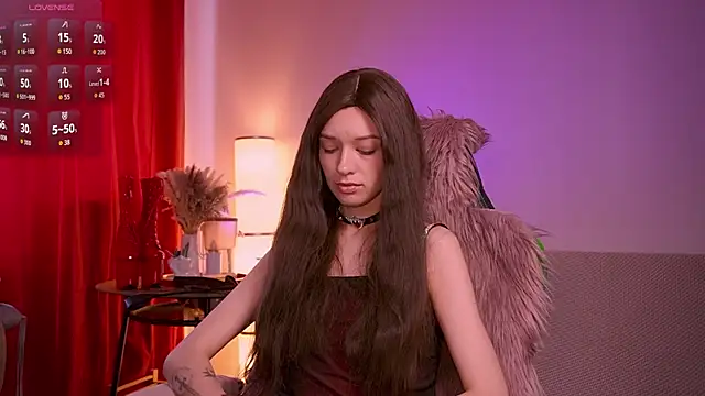 VivianLy  online show from June 20, 2026, 7:46 am