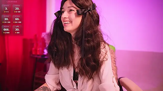VivianLy  online show from June 27, 2026, 10:21 am
