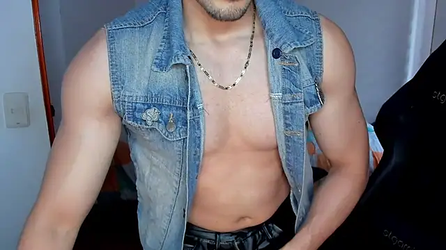 Snapshot of Tommy_Bred chatting on July 1, 2026, 7:47 pm Tommy Bred online show from July 1, 2026, 7:47 pm