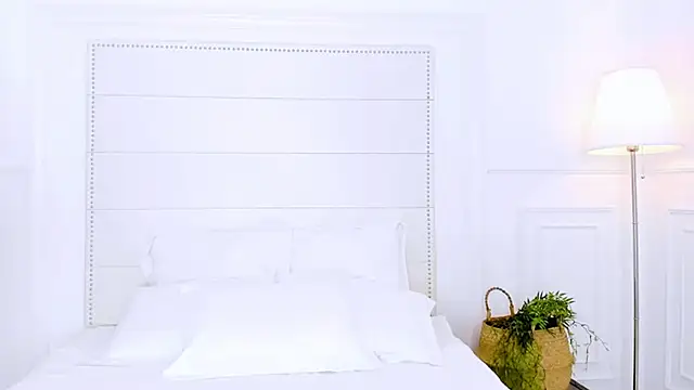 Snapshot of NaomiYuu chatting on November 18, 2025, 2:27 am NaomiYuu online show from November 18, 2025, 2:27 am