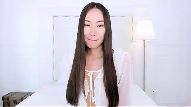 Snapshot of NaomiYuu chatting on May 27, 2026, 10:44 am NaomiYuu online show from May 27, 2026, 10:44 am