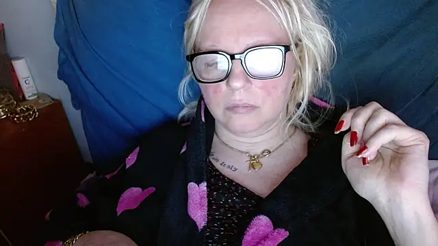 Snapshot of martachatte chatting on April 28, 2026, 5:23 am martachatte online show from April 28, 2026, 5:23 am