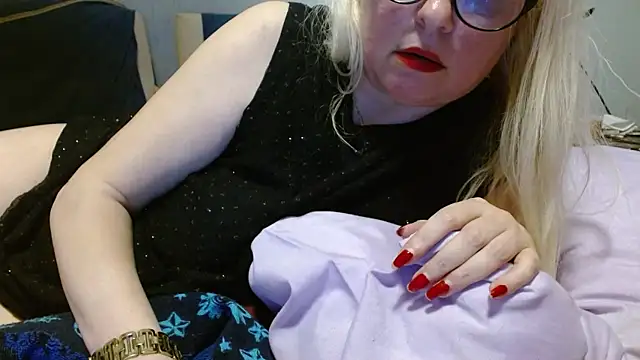 Snapshot of martachatte chatting on April 30, 2026, 8:27 pm martachatte online show from April 30, 2026, 8:27 pm