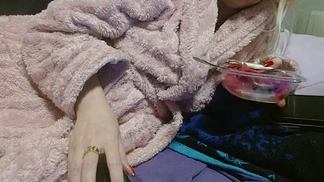 Snapshot of martachatte chatting on May 15, 2026, 9:13 pm martachatte online show from May 15, 2026, 9:13 pm