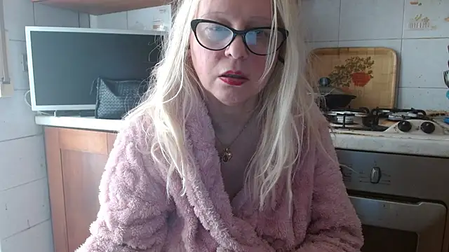 Snapshot of martachatte chatting on May 3, 2026, 7:35 am martachatte online show from May 3, 2026, 7:35 am