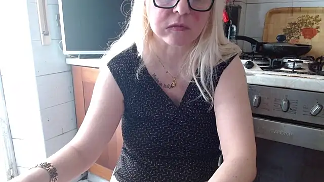 Snapshot of martachatte chatting on April 26, 2026, 7:38 am martachatte online show from April 26, 2026, 7:38 am