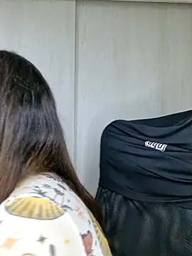 ariel35 online show from October 12, 2025, 7:04 pm