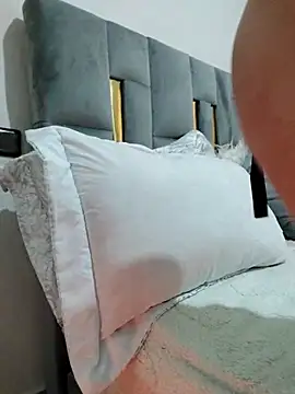 Yassmina11 online show from January 12, 2026, 4:03 pm