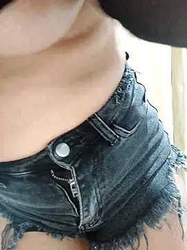 Yassmina11 online show from November 21, 2025, 2:16 pm