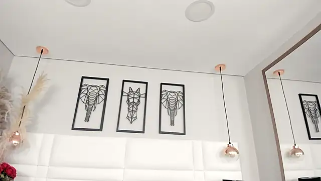 Rebeca jones online show from October 6, 2025, 12:17 pm