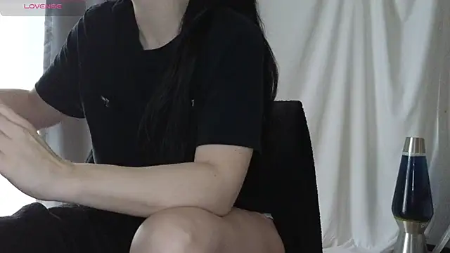 Mia G0ld online show from January 9, 2026, 1:51 pm