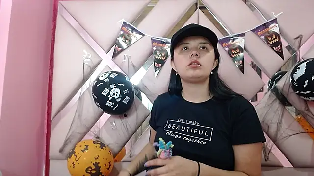 nathaly low1 online show from October 21, 2025, 3:17 am