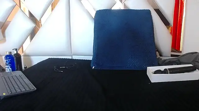 nathaly low1 online show from May 16, 2026, 1:32 pm