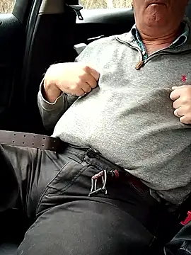 stiffandlubedxh online show from October 30, 2025, 9:11 pm