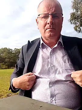 stiffandlubedxh online show from October 13, 2025, 9:05 pm