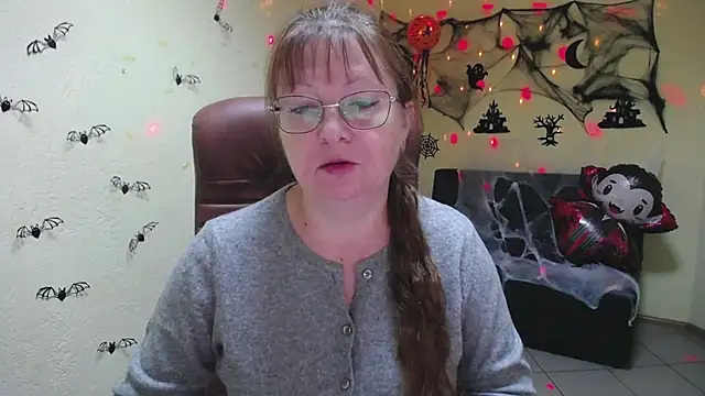 Snapshot of VanessaHotts chatting on October 20, 2025, 5:09 am VanessaHotts online show from October 20, 2025, 5:09 am