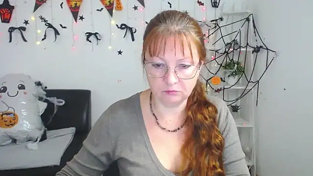 Snapshot of VanessaHotts chatting on November 3, 2025, 6:18 am VanessaHotts online show from November 3, 2025, 6:18 am
