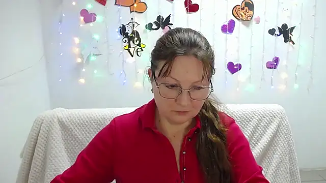 Snapshot of VanessaHotts chatting on February 28, 2025, 12:42 pm VanessaHotts online show from February 28, 2025, 12:42 pm