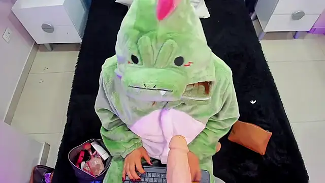 JulietaAlves online show from October 4, 2025, 11:23 am