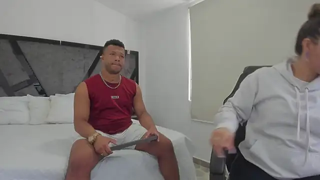 AnnieAndStefan online show from October 19, 2025, 2:09 pm