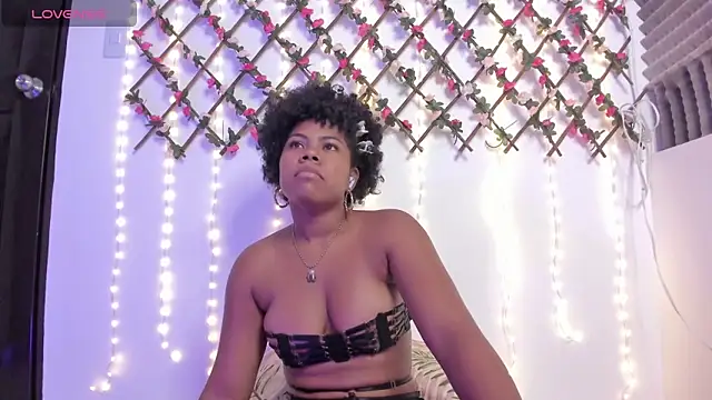 naughty ebonyy online show from May 18, 2026, 5:34 am