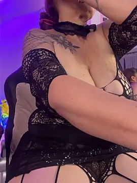Snapshot of lonely_shewolf chatting on February 19, 2025, 10:31 pm lonely shewolf online show from February 19, 2025, 10:31 pm