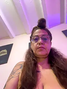 lonely shewolf online show from October 27, 2025, 1:01 pm