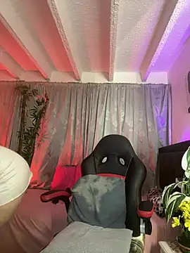 lonely shewolf online show from March 28, 2026, 4:41 pm