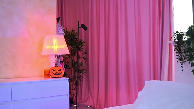 ArtTeasee online show from November 7, 2025, 10:31 am