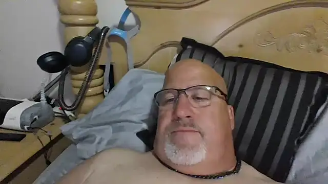 Snapshot of Bigbear0563 chatting on September 21, 2025, 5:45 am Bigbear0563 online show from September 21, 2025, 5:45 am