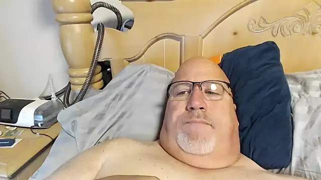 Bigbear0563 online show from April 18, 2026, 5:15 pm