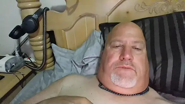 Snapshot of Bigbear0563 chatting on September 26, 2025, 6:20 am Bigbear0563 online show from September 26, 2025, 6:20 am