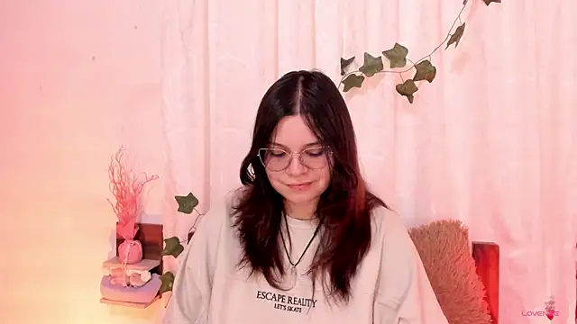 Snapshot of Mey_moon chatting on February 13, 2025, 3:56 pm Mey moon online show from February 13, 2025, 3:56 pm