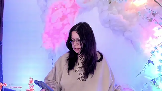 Snapshot of Mey_moon chatting on January 27, 2025, 11:43 pm Mey moon online show from January 27, 2025, 11:43 pm