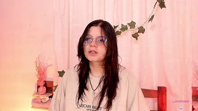 Snapshot of Mey_moon chatting on February 15, 2025, 5:17 pm Mey moon online show from February 15, 2025, 5:17 pm