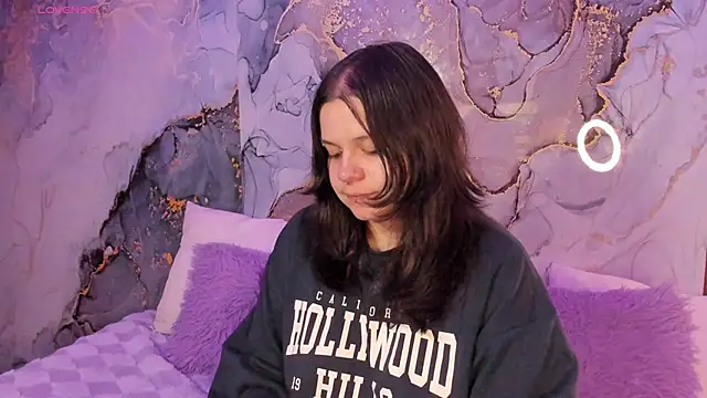 Snapshot of Mey_moon chatting on February 6, 2026, 3:35 am Mey moon online show from February 6, 2026, 3:35 am