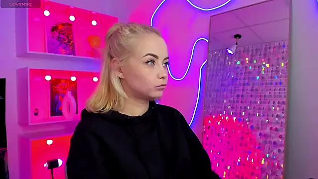 StephanieSweety online show from May 29, 2026, 6:47 pm