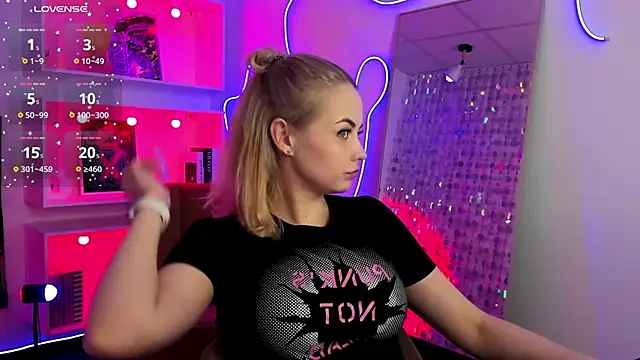 StephanieSweety online show from March 20, 2026, 5:47 pm