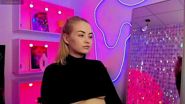 StephanieSweety online show from May 10, 2026, 6:54 pm