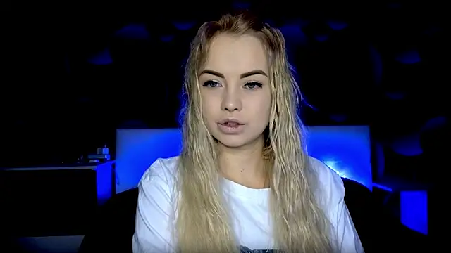 StephanieSweety online show from November 5, 2025, 10:18 am