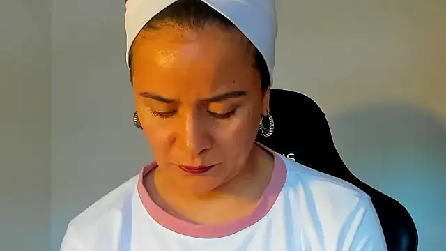 Sami Hotie1 online show from November 4, 2025, 9:29 pm